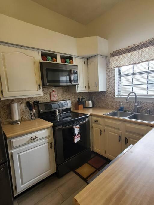 Cozy Indy Home Индианаполис Екстериор снимка