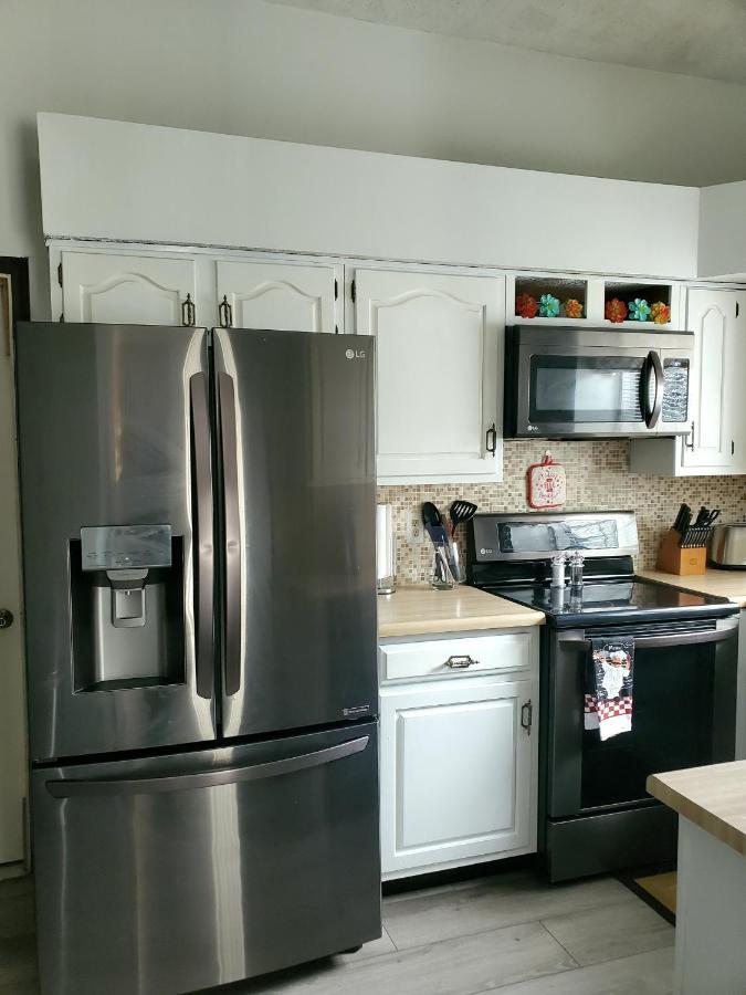 Cozy Indy Home Индианаполис Екстериор снимка