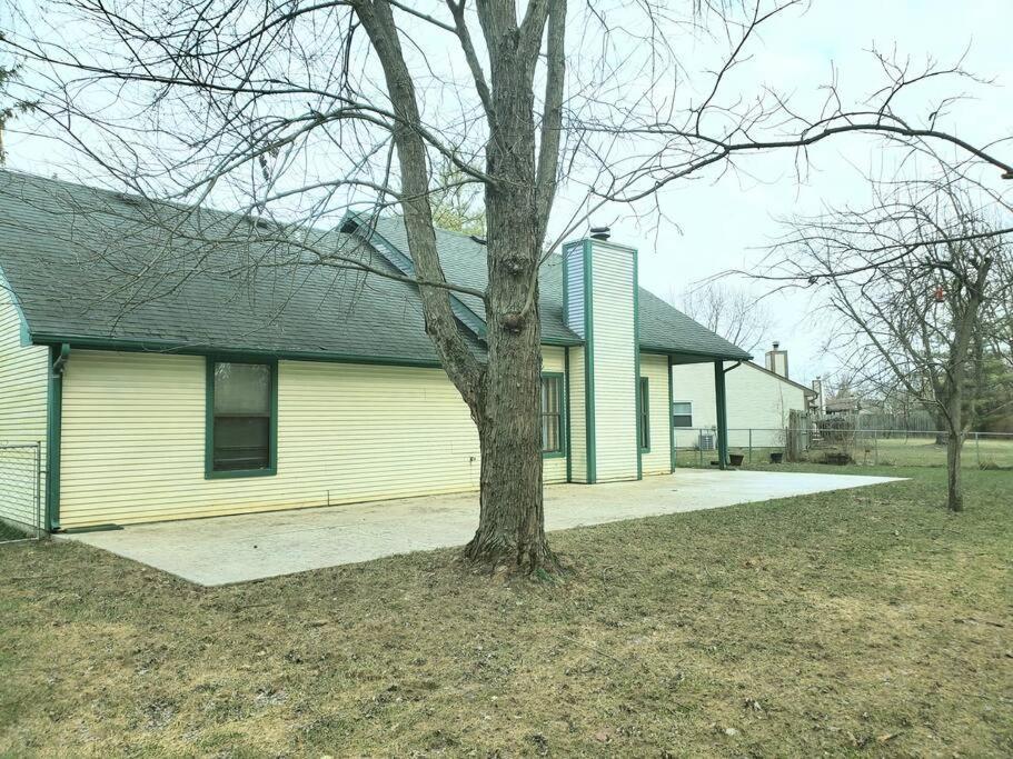 Cozy Indy Home Индианаполис Екстериор снимка