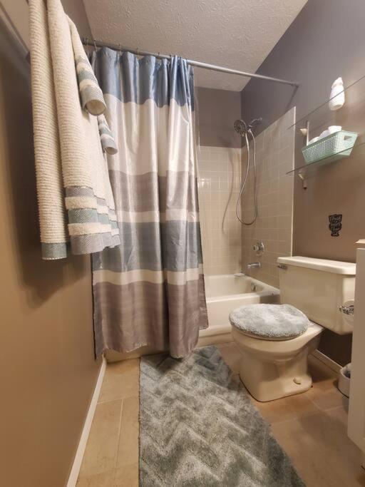 Cozy Indy Home Индианаполис Екстериор снимка
