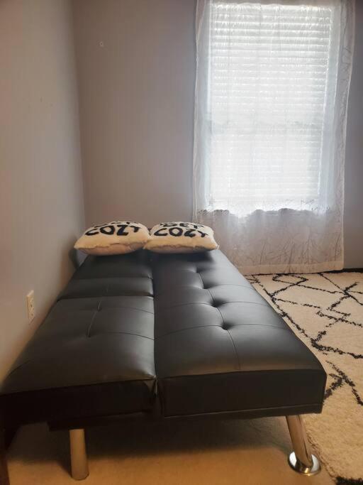 Cozy Indy Home Индианаполис Екстериор снимка