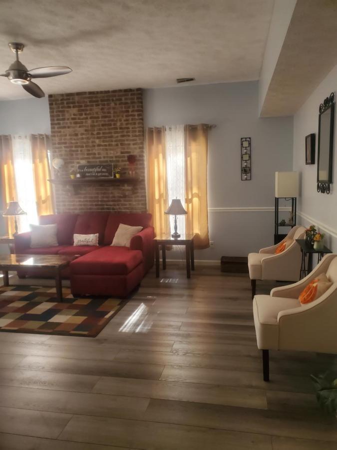 Cozy Indy Home Индианаполис Екстериор снимка