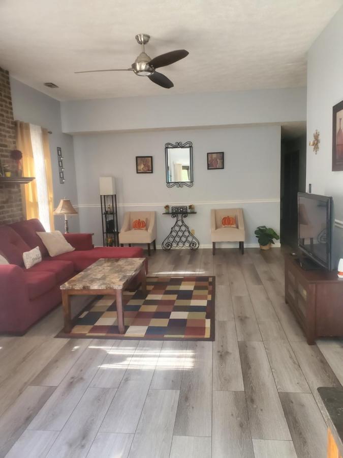Cozy Indy Home Индианаполис Екстериор снимка