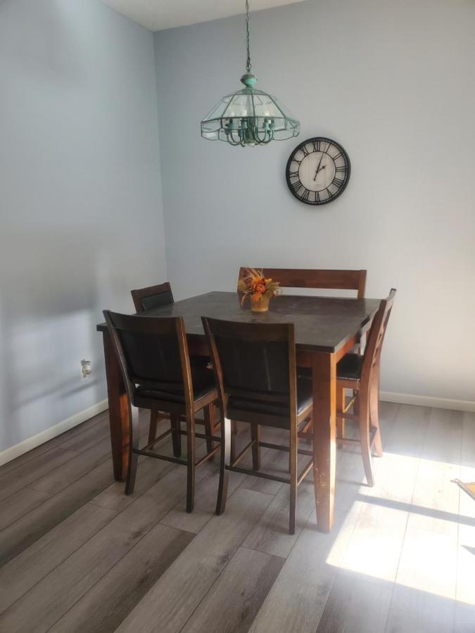 Cozy Indy Home Индианаполис Екстериор снимка